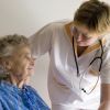 L'importance d'un auxiliaire de vie pour une personne atteinte d'Alzheimer