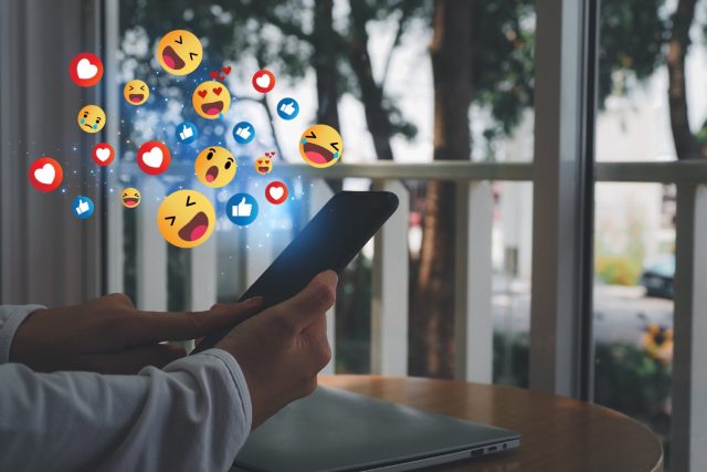 Médias sociaux